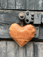 Cargar imagen en el visor de la galería, Corazón de Piel Cuero
