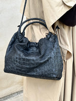 Cargar imagen en el visor de la galería, Bolso Fruncido Grande Piel Coco Negra
