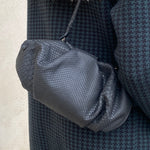 Cargar imagen en el visor de la galería, Cartera Plisada Mediana Pitón Negra
