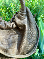 Cargar imagen en el visor de la galería, Bolso Fruncido Mediano Piel Coco Verde Caqui
