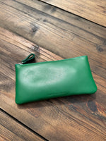 Cargar imagen en el visor de la galería, Estuche Cremallera Piel Verde
