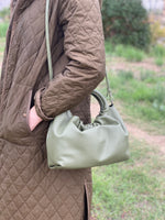 Cargar imagen en el visor de la galería, Bolso Fruncido Pequeño Piel Verde Oscuro
