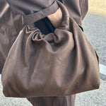 Cargar imagen en el visor de la galería, Bolso Fruncido Grande Piel Marrón
