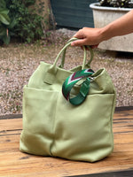 Cargar imagen en el visor de la galería, Bolso Copenhague Piel Verde
