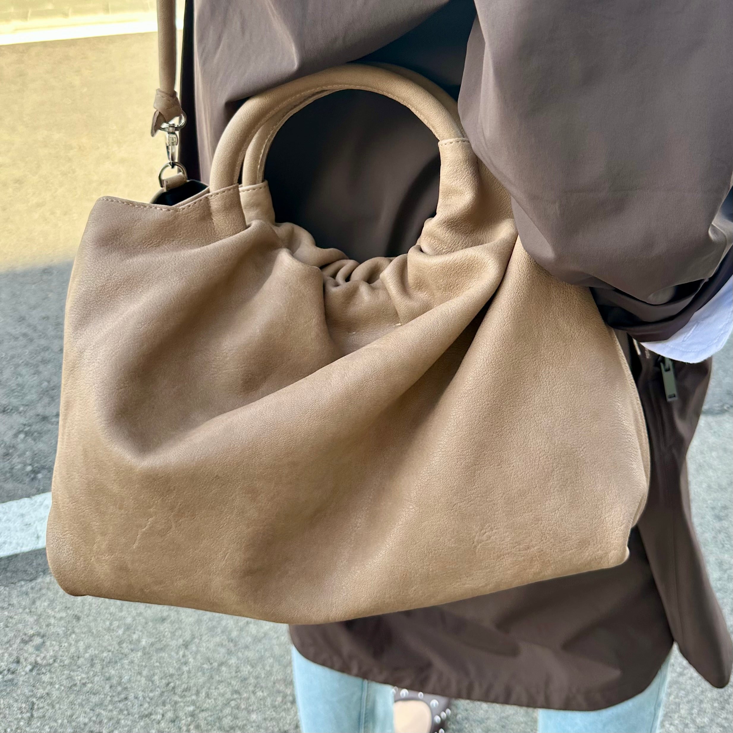 Bolso Fruncido Grande Piel Arena