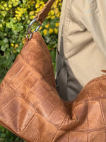 Cargar imagen en el visor de la galería, Bolso Florencia Piel Grabada Cuero
