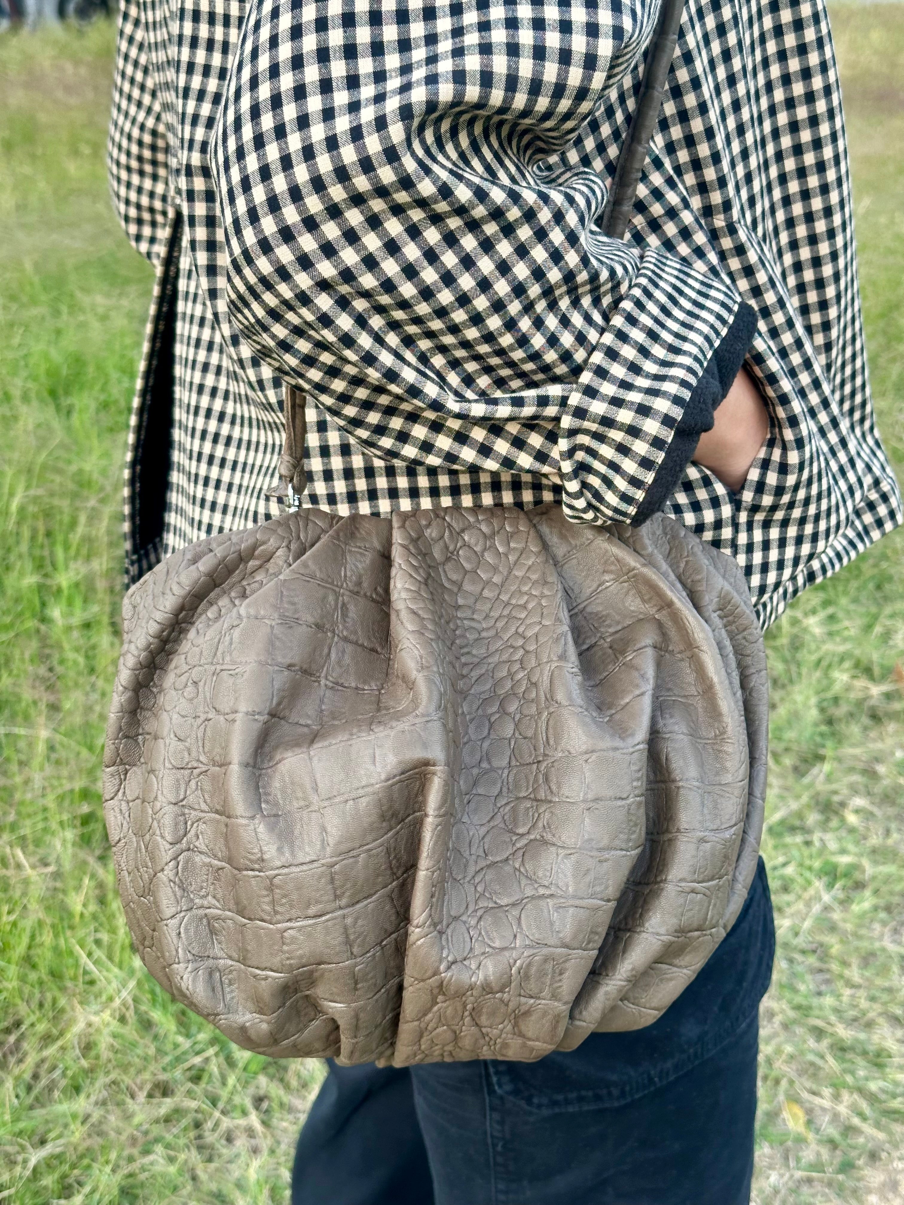 Cartera Plisada Grande Piel Coco Visón