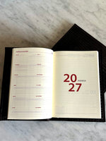 Cargar imagen en el visor de la galería, Agenda / Diario de Piel Grabada Marrón
