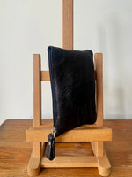 Cargar imagen en el visor de la galería, Monedero de Piel Grabada Negro
