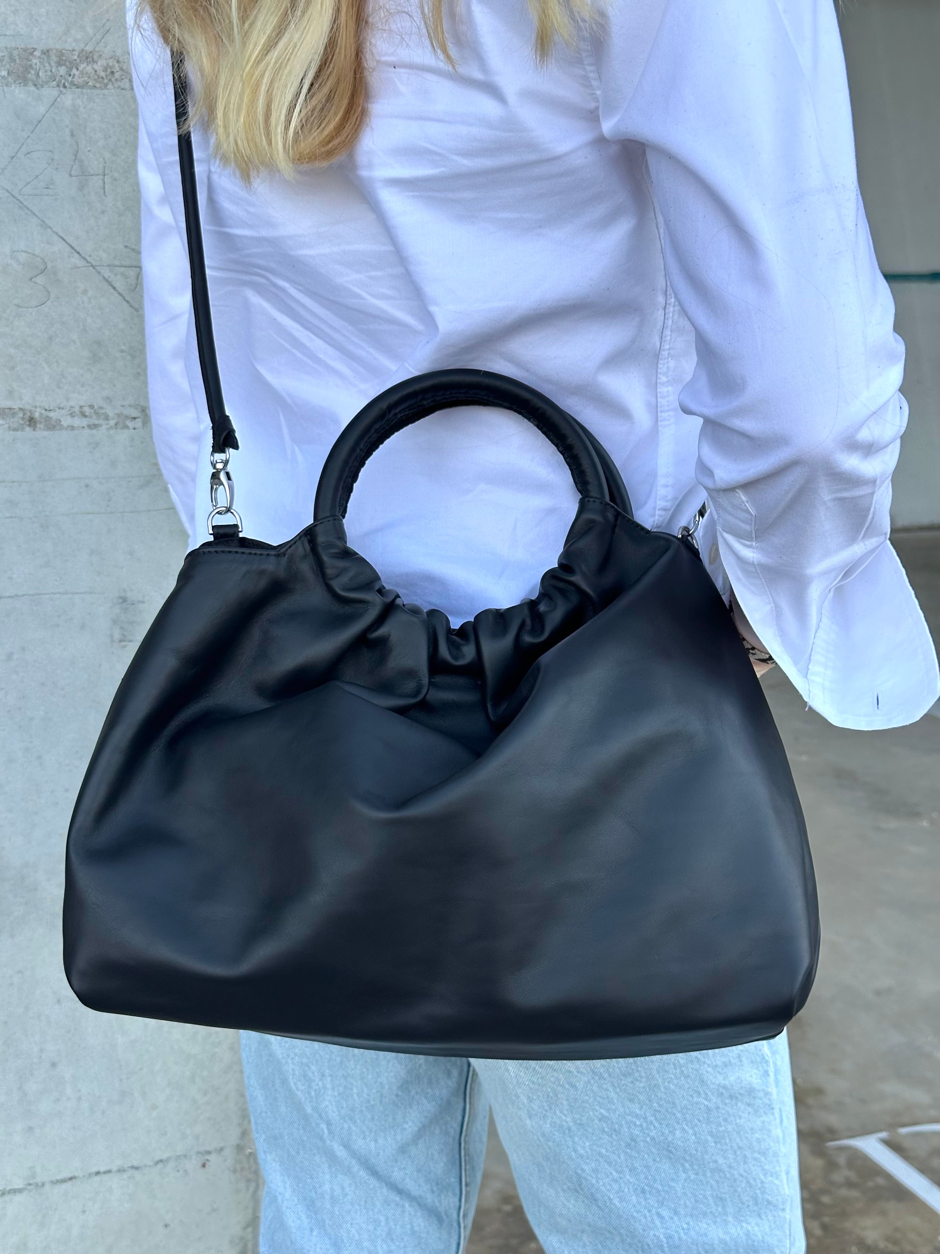 Bolso Fruncido Grande Piel Negra