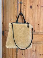 Cargar imagen en el visor de la galería, Bolso Milán Cordero Beige Oscuro

