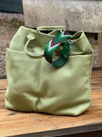 Cargar imagen en el visor de la galería, Bolso Copenhague Piel Verde
