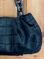 Cargar imagen en el visor de la galería, Cartera Plisada Mediana Potro Negro
