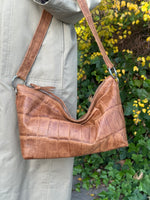 Cargar imagen en el visor de la galería, Bolso Florencia Piel Grabada Cuero
