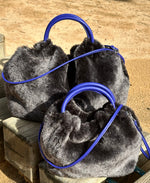 Cargar imagen en el visor de la galería, Bolso Fruncido Grande Piel de Cordero Gris
