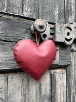 Cargar imagen en el visor de la galería, Corazón de Piel Burdeos

