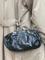 Cargar imagen en el visor de la galería, Cartera Plisada Mediana Piel Verde
