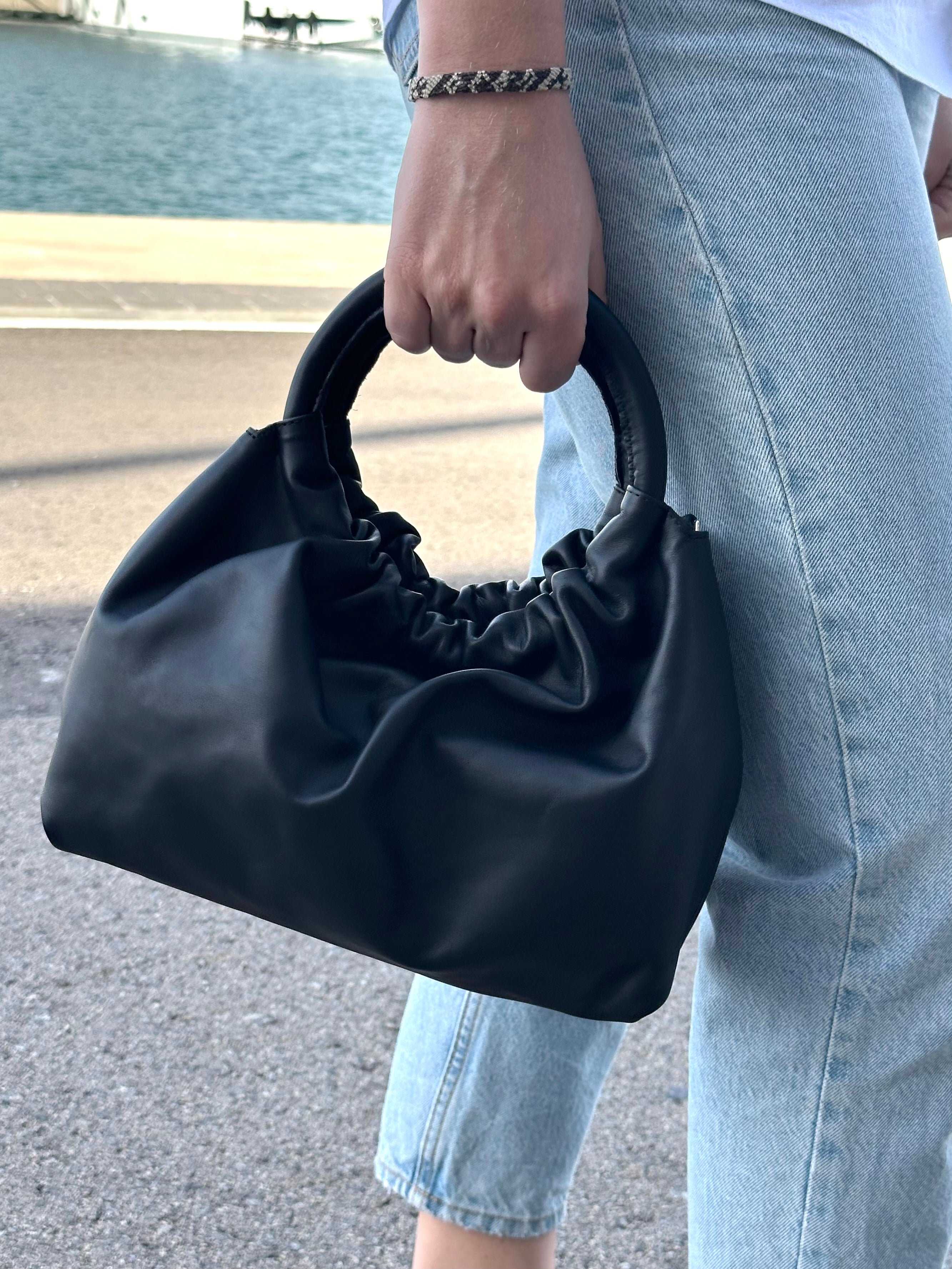 Bolso Fruncido Mediano Piel Negra