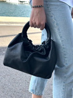 Cargar imagen en el visor de la galería, Bolso Fruncido Mediano Piel Negra
