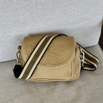 Cargar imagen en el visor de la galería, Cartuchero Mediano Piel Grabada Arena con Bandolera
