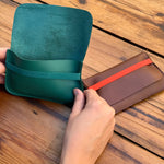 Cargar imagen en el visor de la galería, Mini Cartera de Piel Verde
