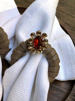 Cargar imagen en el visor de la galería, Servilleteros Piel Taupe con Flor Grande (Pack de cuatro)
