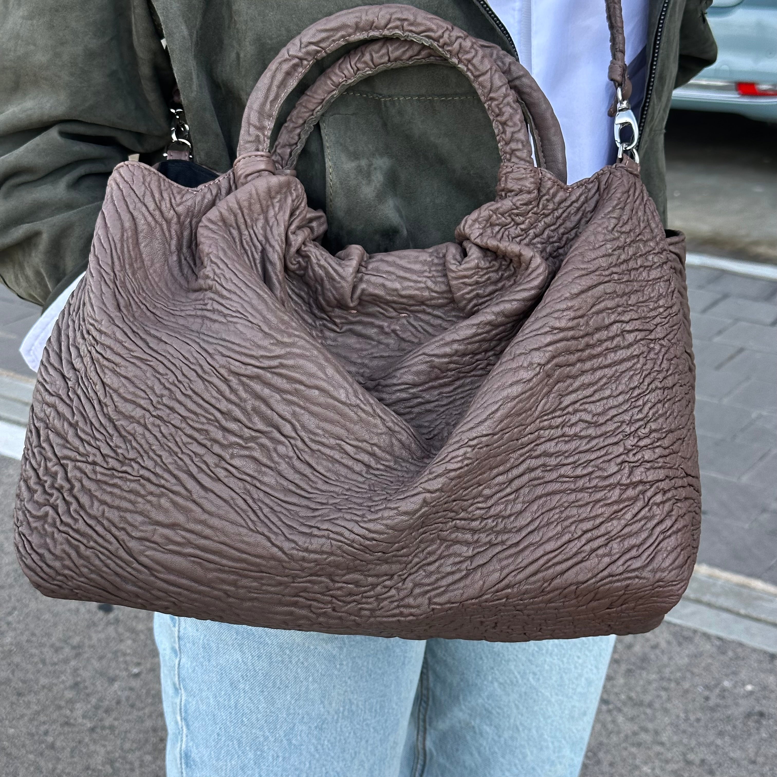 Bolso Fruncido Grande Piel Grabada Marrón