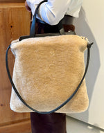 Cargar imagen en el visor de la galería, Bolso Milán Cordero Beige Oscuro
