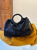 Cargar imagen en el visor de la galería, Bolso Fruncido Grande Piel Negra
