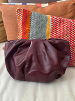 Cargar imagen en el visor de la galería, Cartera Plisada Grande Piel Burdeos
