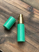 Cargar imagen en el visor de la galería, Perfumador de Piel Verde Agua
