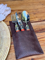 Cargar imagen en el visor de la galería, Funda para cubiertos piel marrón (Pack de 4)

