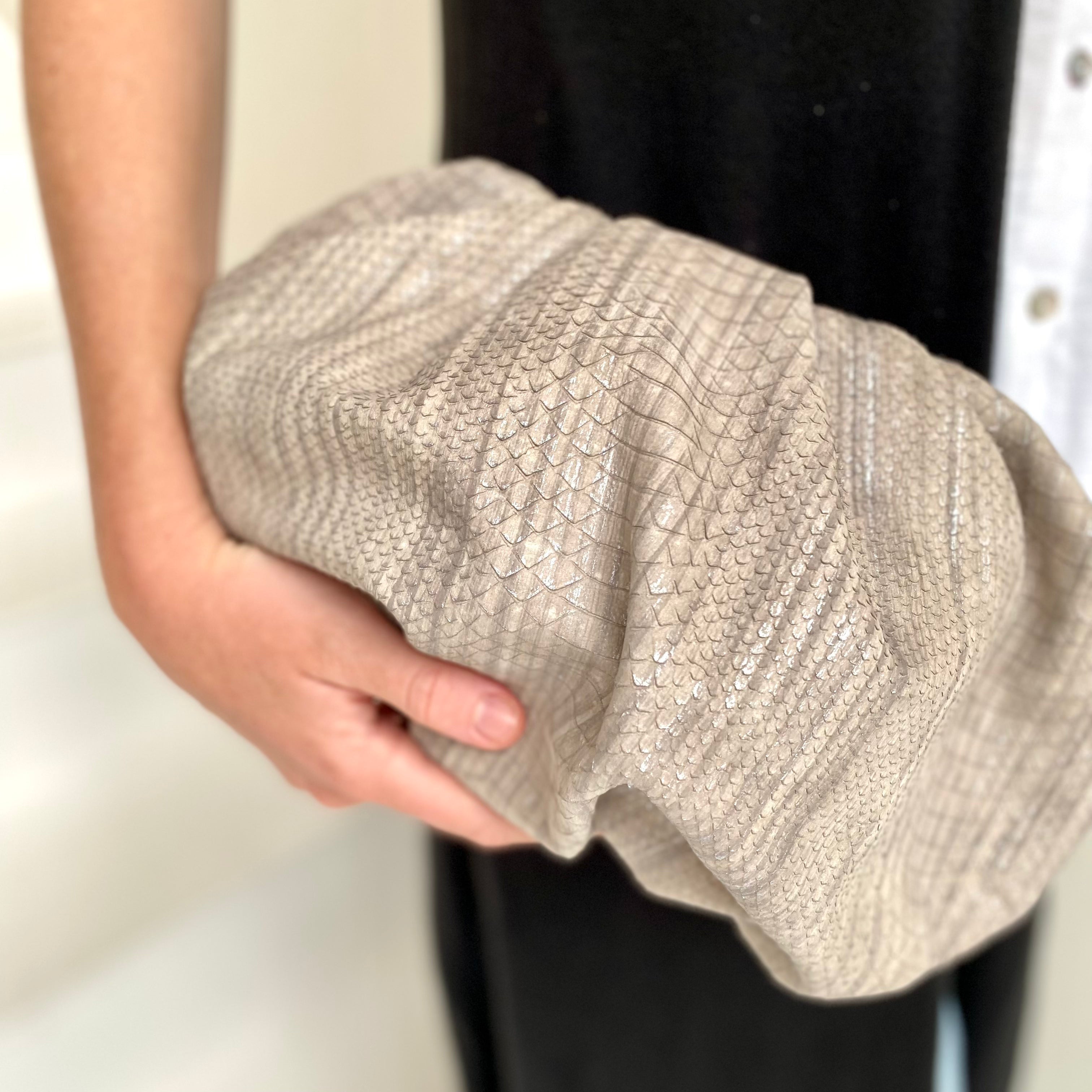 Cartera Grande Plisada Piel Escamas